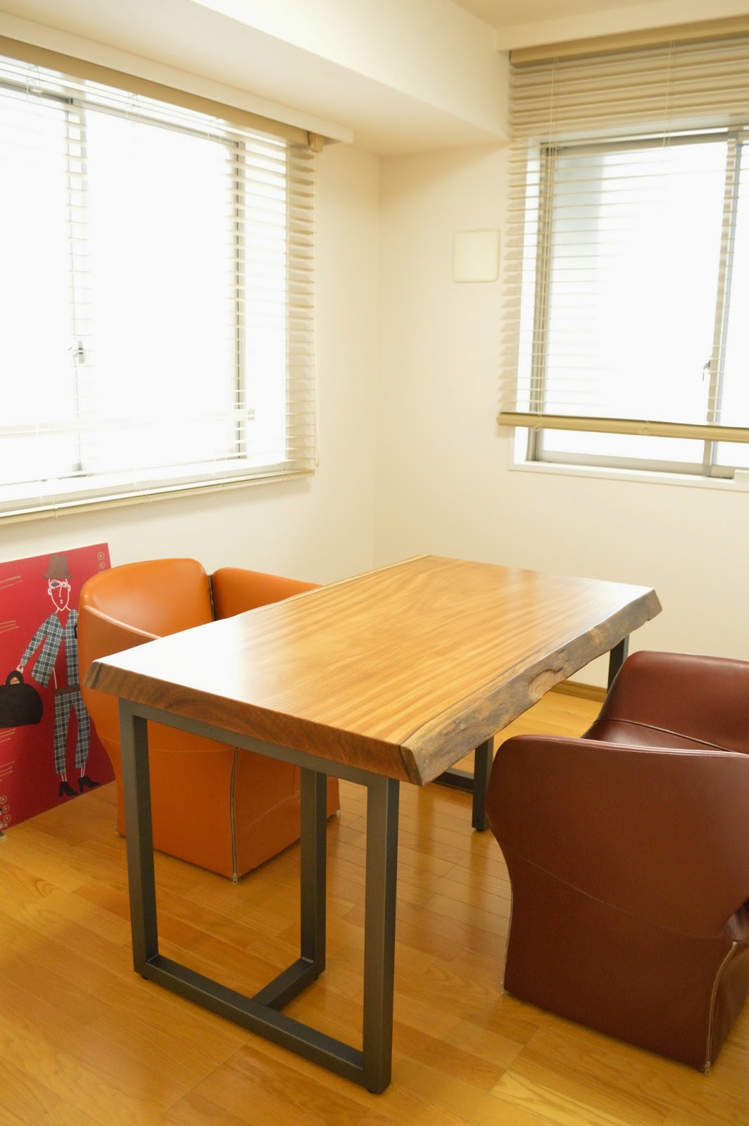 無垢材と一枚板にこだわった家具工房 神戸cachito furniture blog モダンにカッコよく、アサメラ一枚板のダイニングテーブル