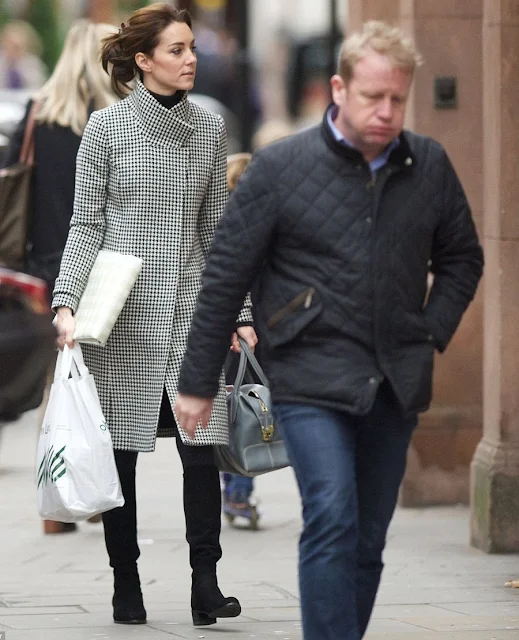 Kate Middleton stepped out for a christmas shopping trip at John Lewis in Chelsea