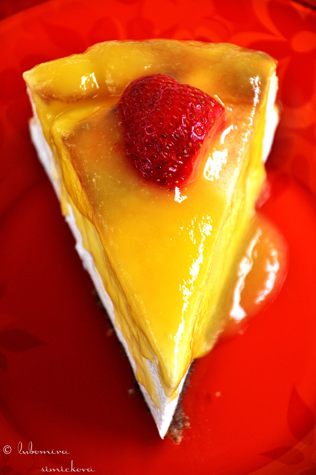 CoLoRes, SaBoRes, oLoRes...CoLoRs, TaSTeS, SmeLLS sour cream cake with