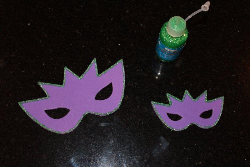 Karen Mom of Three's Craft Blog: Brandy's Dolly and Me Mardis Gras Masks!