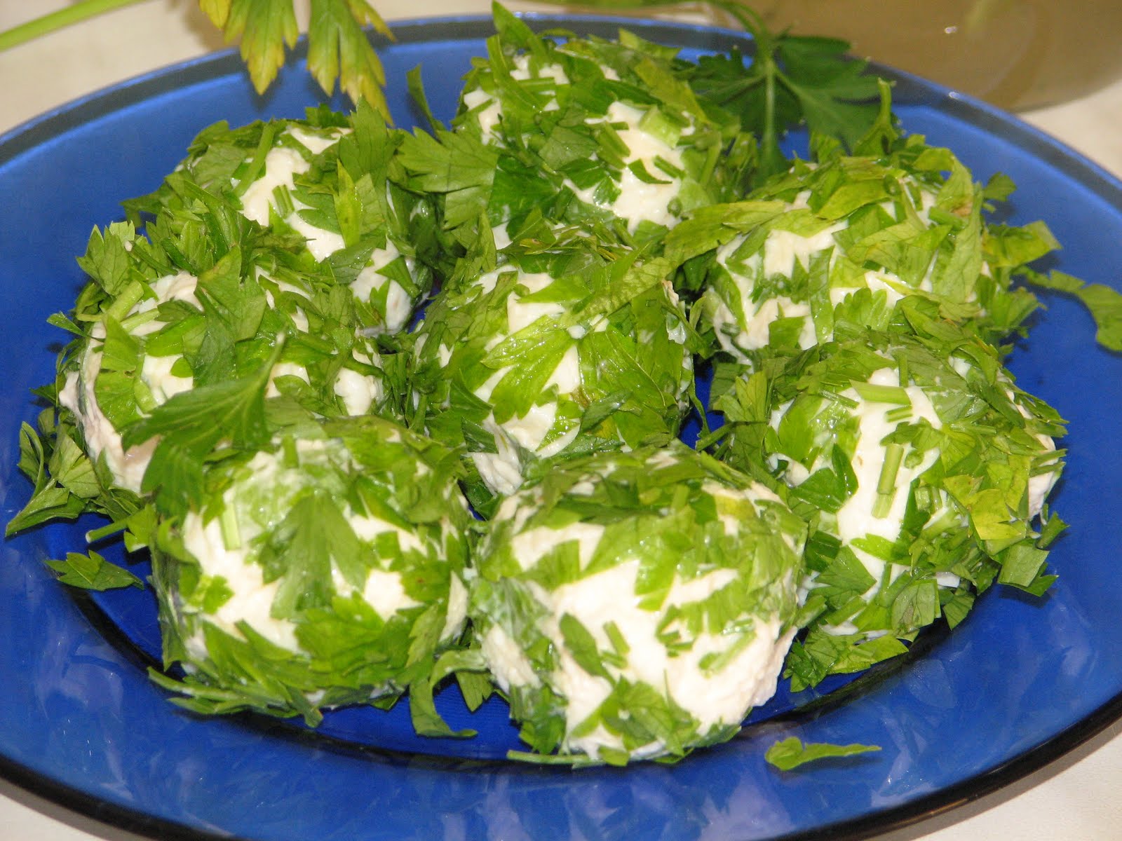 оливье оливье 2022. рафаэлло с крабовыми палочками. салат с чесноком на новый год. оливье 2022. салат дамский каприз с курицей и ананасом.