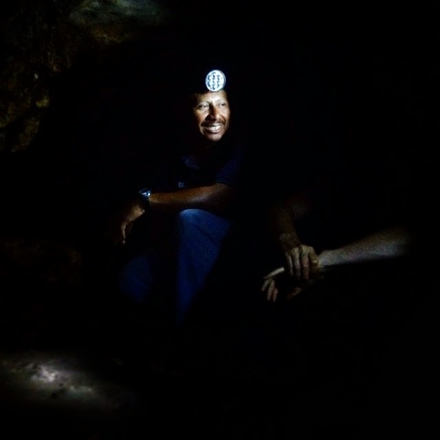 Cuando llegamos a las grutas de Calcehtok sus guardianes nos regalan un gran privilegio ya que nuestro guía será Salvador Cuy, hijo del ya fallecido Roger Cuy, quién dedicó su vida a proteger este laberinto natural.