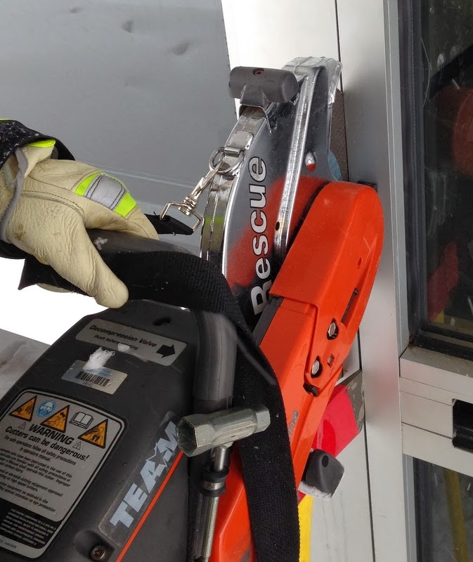 454 Fire Tactics : Forcible Entry: Through the Lock.