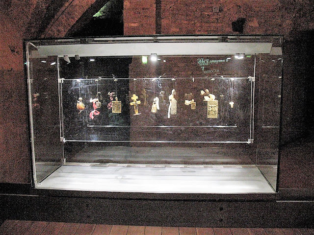 Τα βυζαντινά εγκόλπια λειψανοθήκες του Μουσείου Santa Maria della Scala της Σιένα (Ιταλία). http://leipsanothiki.blogspot.be/