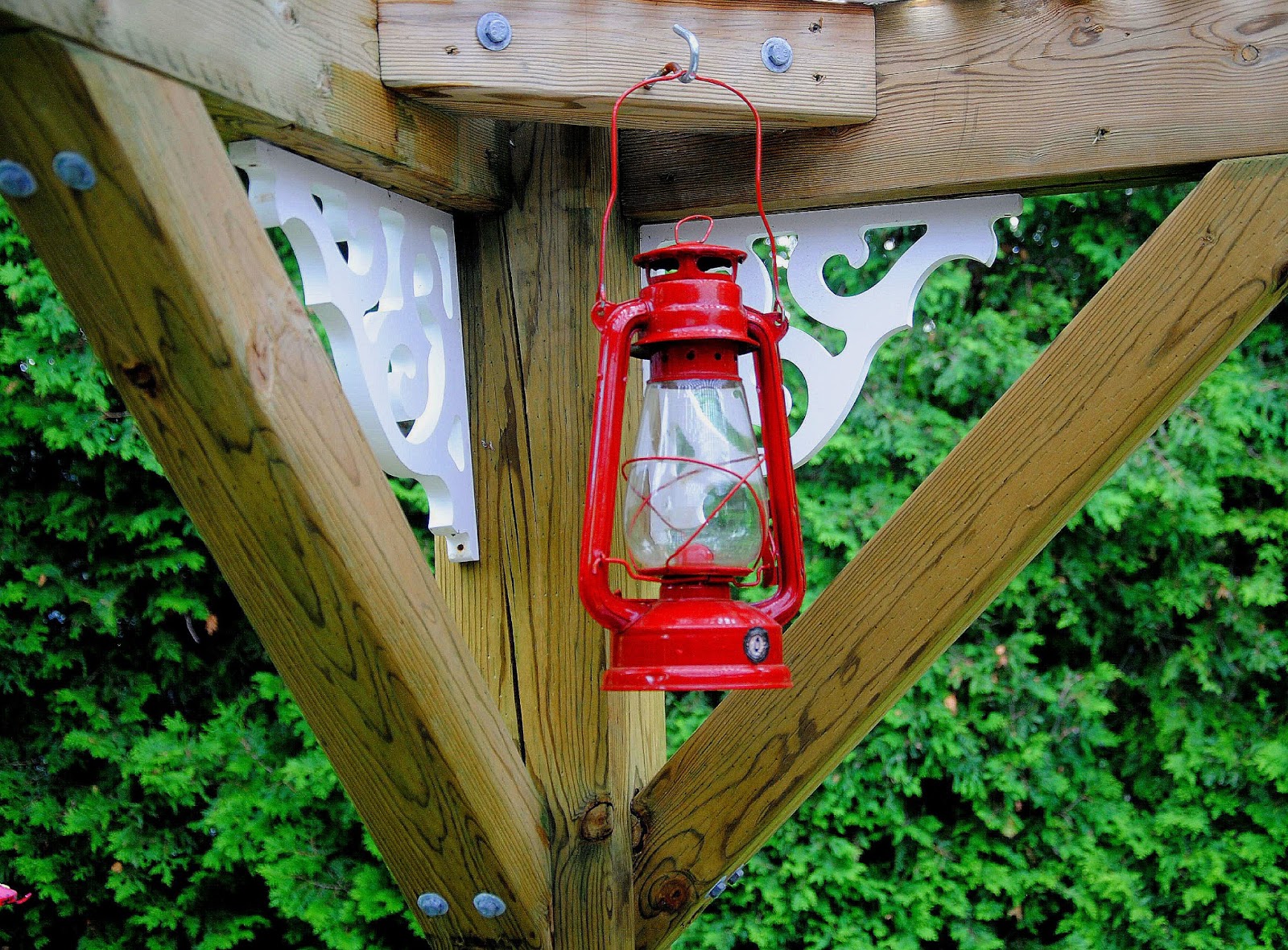 CAMERA ON KING : Patio lanterns