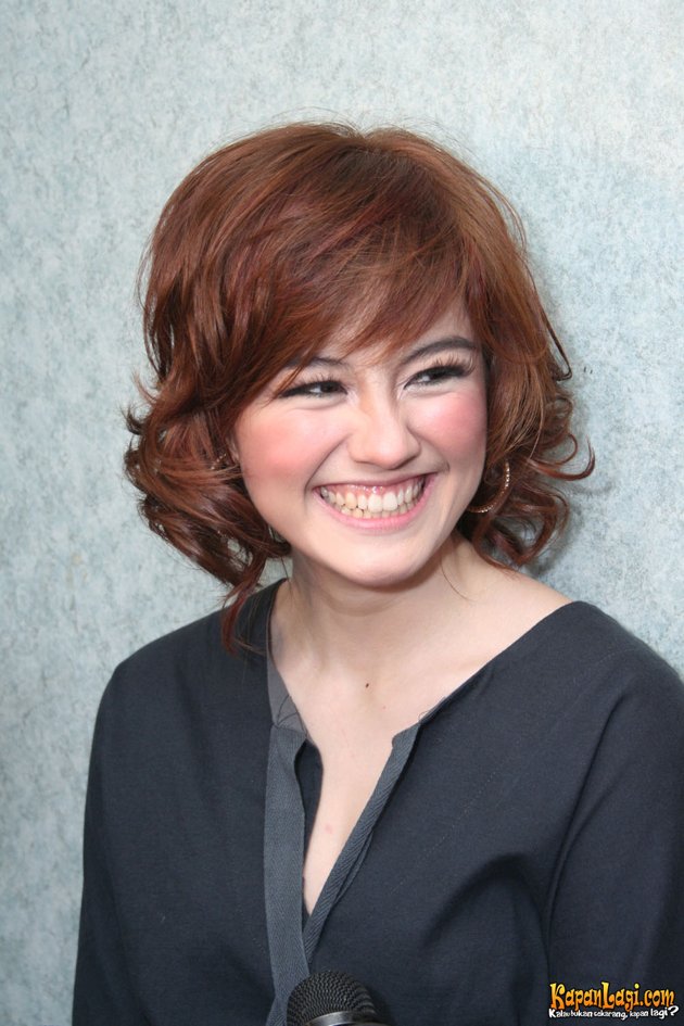 Model Rambut Keriting Pendek Yang Bisa Membuatmu Tampil Pede Model