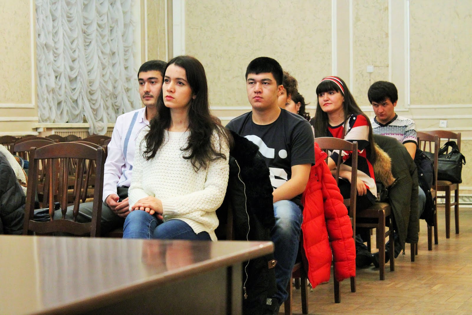 Обучение таджикскому. Студенты Таджикистана. Таджикские студенты. Молодежь Таджикистана. Таджикистан современная молодежь.