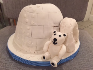 igloo cake with polar bear