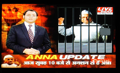 Live India showing Anna's arrest