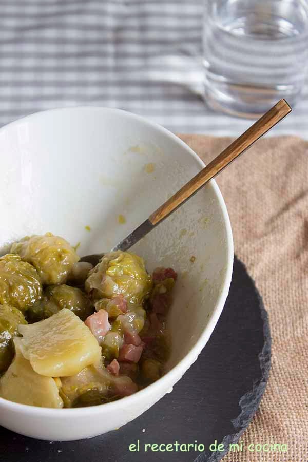 coles de bruselas guisadas