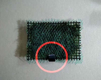 モスマット作成手順⑥モスマットが沈むようにおもりをかませる