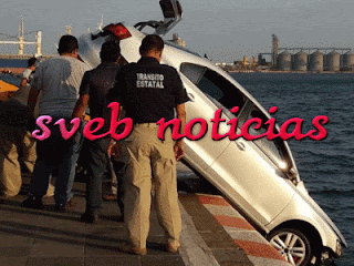 Se meten al mar con todo y vehiculo en el puerto de Veracruz. Noticias en tiempo real