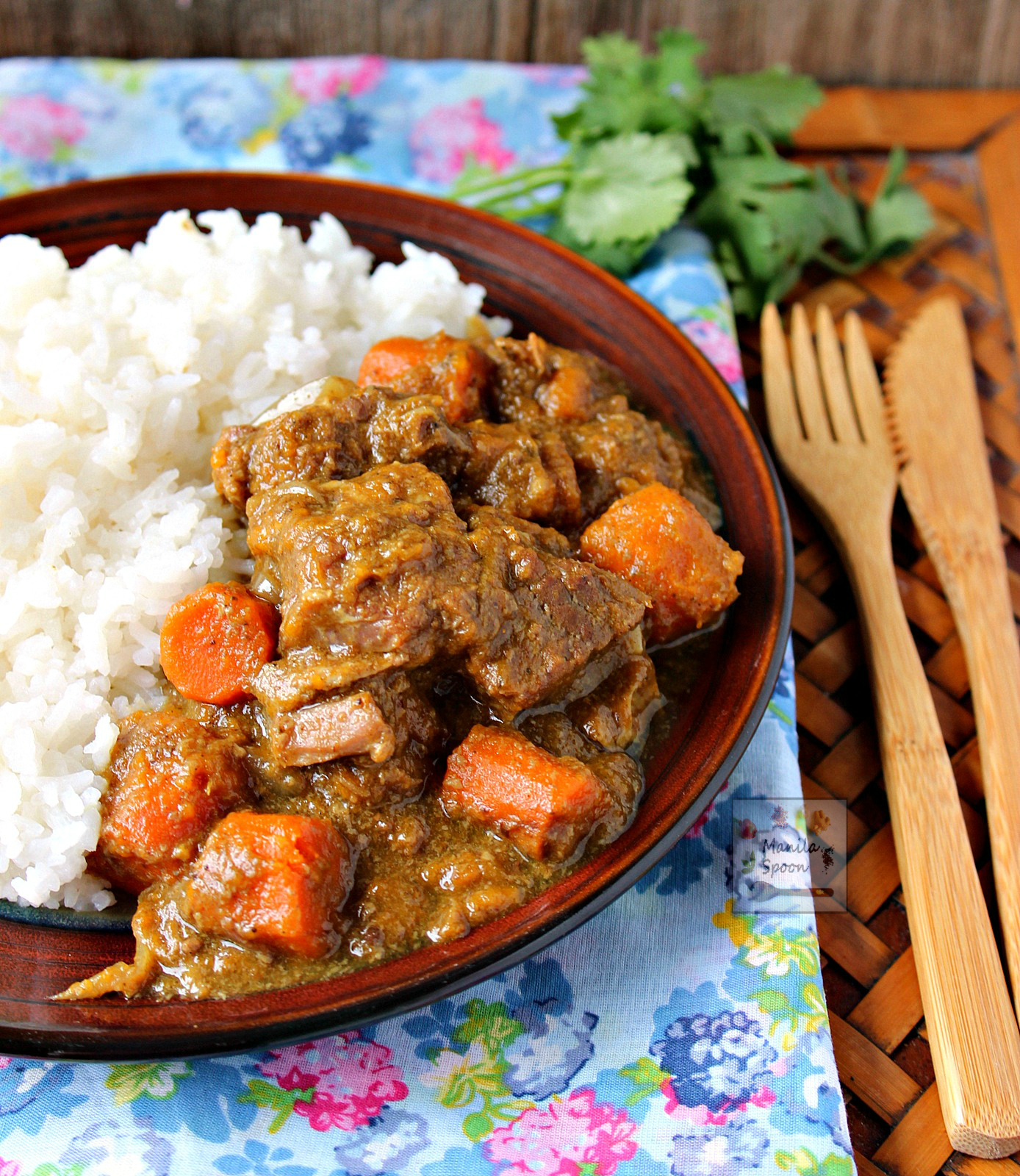 A hearty slow cooker stew with melt-in-your-mouth tender beef chunks in creamy coconut sauce flavored with curry powder and other spices. SLOW COOKER COCONUT CURRY BEEF STEW - deliciousness in every mouthful! #slowcooker #coconut #beef #curry