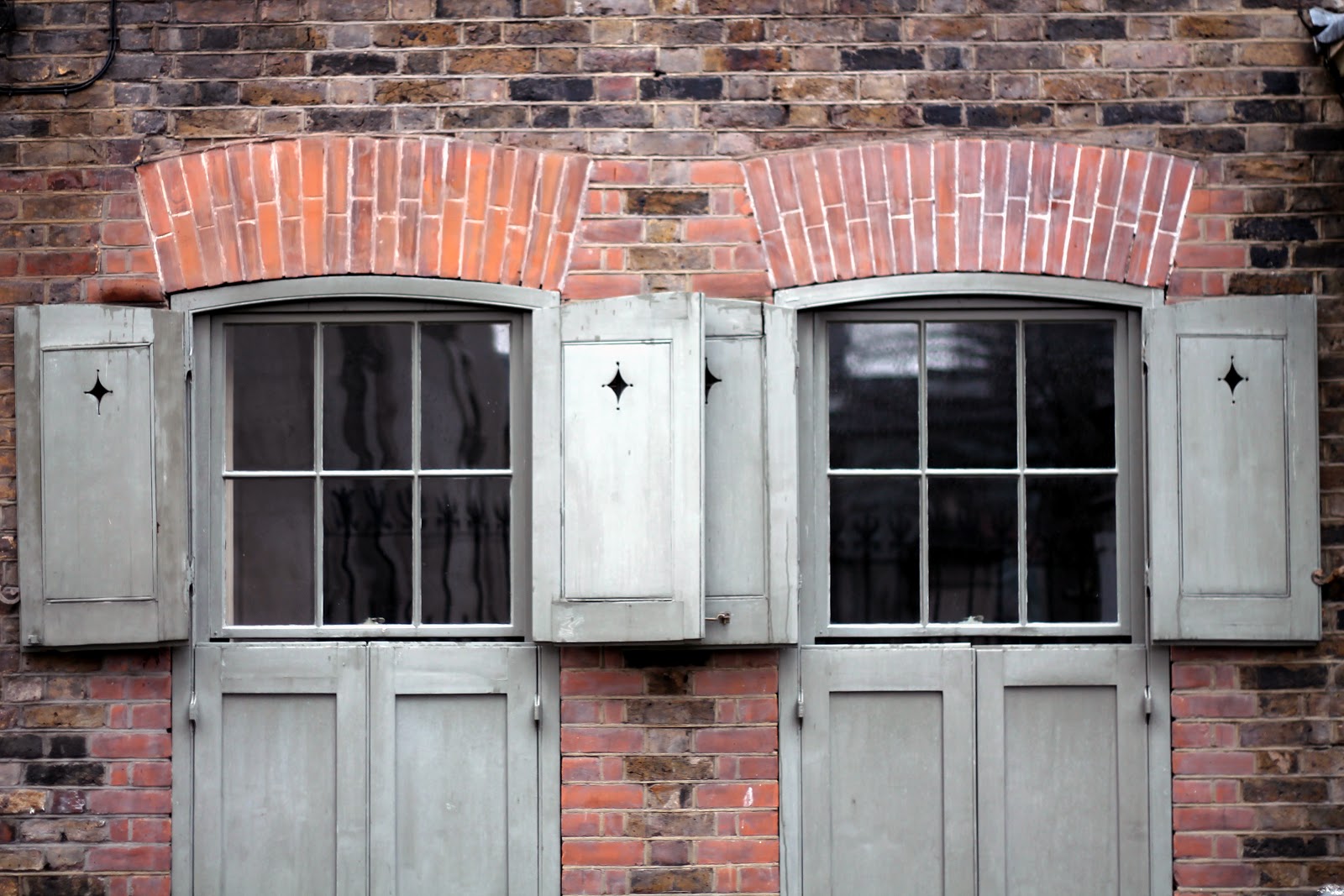 mitcheci photos London Windows near Spitalfields