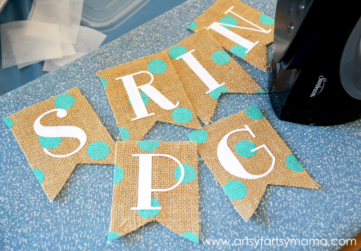 DIY Spring Banner from artsyfartsymama.com #Spring #banner #ExploreCricut