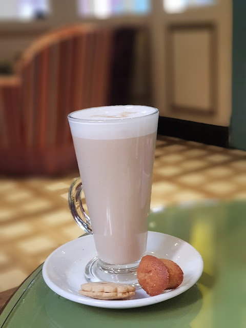 food blogger dubai shakespeare & co english cafe latte cafe