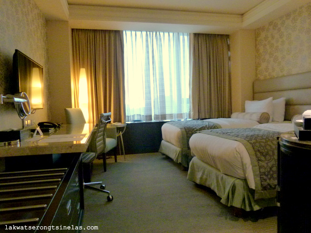 CRIMSON HOTEL FILINVEST CITY MANILA: GOING SOUTH ON A WEEKEND