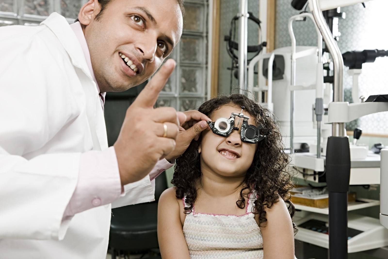 How To Know Your Infant Needs A Child Eye Specialist? Sharp Sight Centre