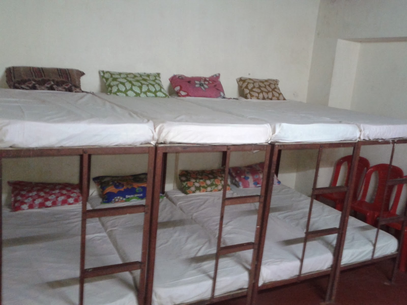 dormitory in munnar for 150 rupees , Rs.150/- per person dormitory in munnar, Munnar Dormitory, Dormitory in Munnar, Munnar Group stay Dormitory, munnar dormitory stay, dormitory room in munnar, munnar hotels dormitory, munnar dormitory stay, cheap dormitory in munnar, dormitory in munnar with tariif, dormitory available in munnar 