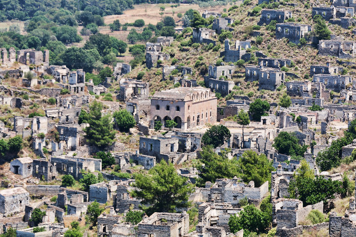 30 Ghost Towns Across The Globe