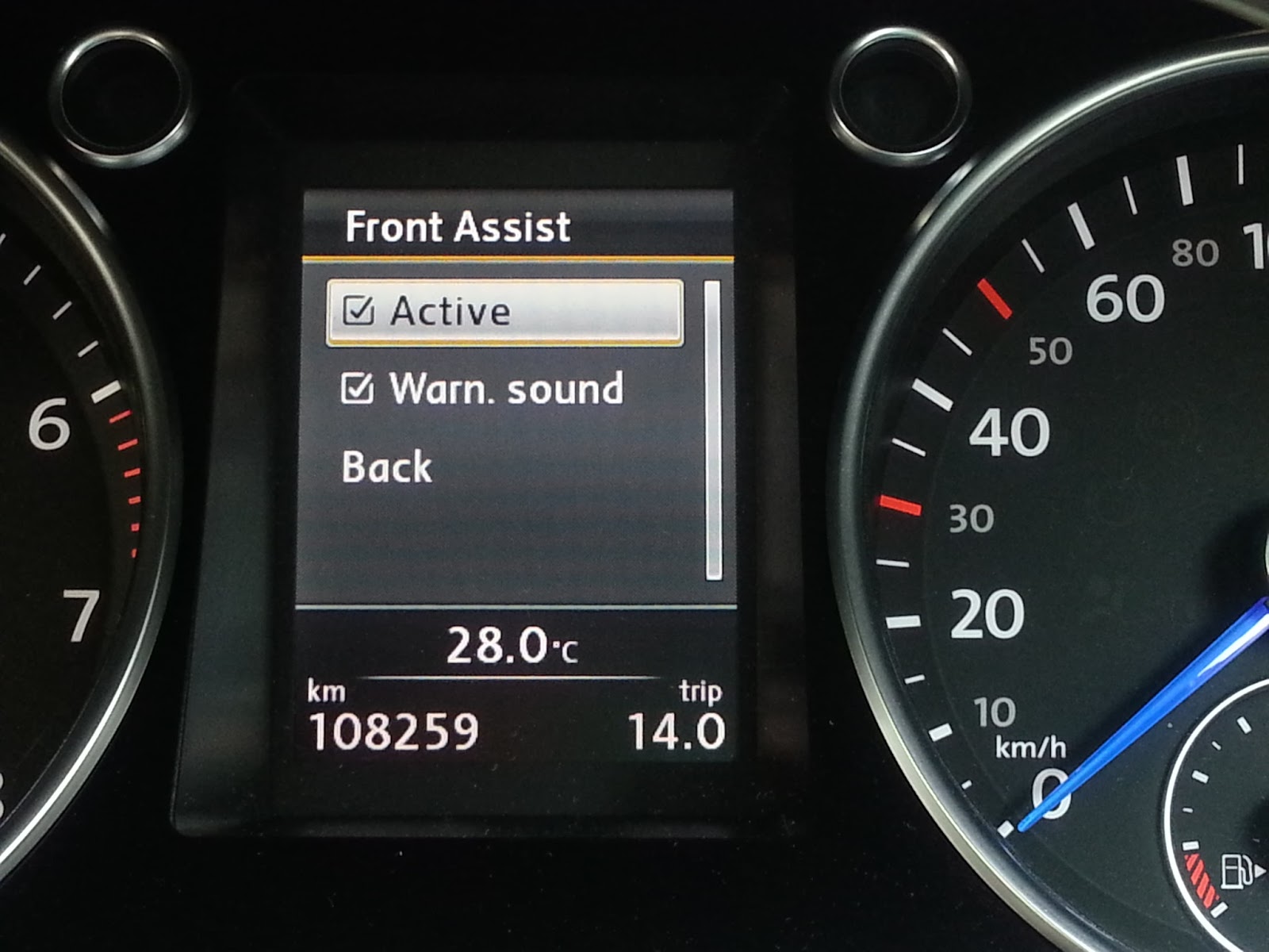 Шкода рапид система контроля дистанции спереди front assist