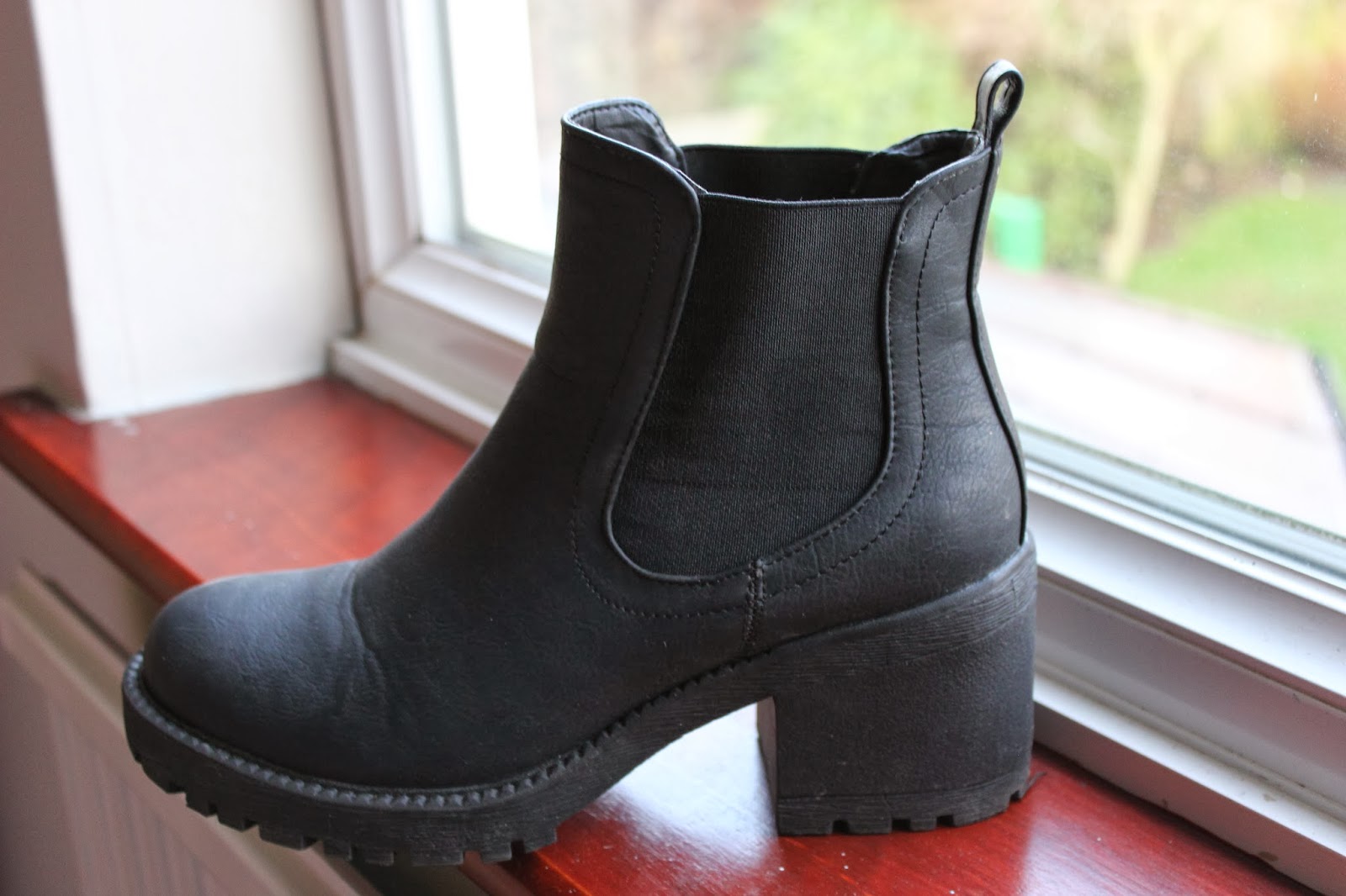 daenalouise: Fashion Dupes: Vagabond Dioon Boots New Look Chunky Boots