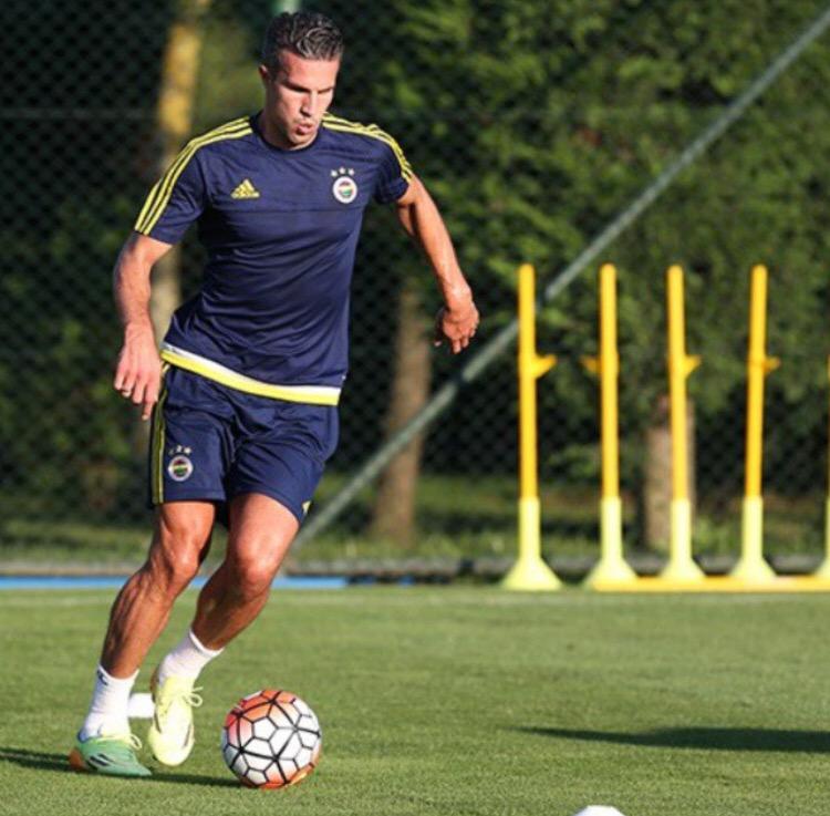 Robin van Persie to Return to Adidas? Footy Headlines