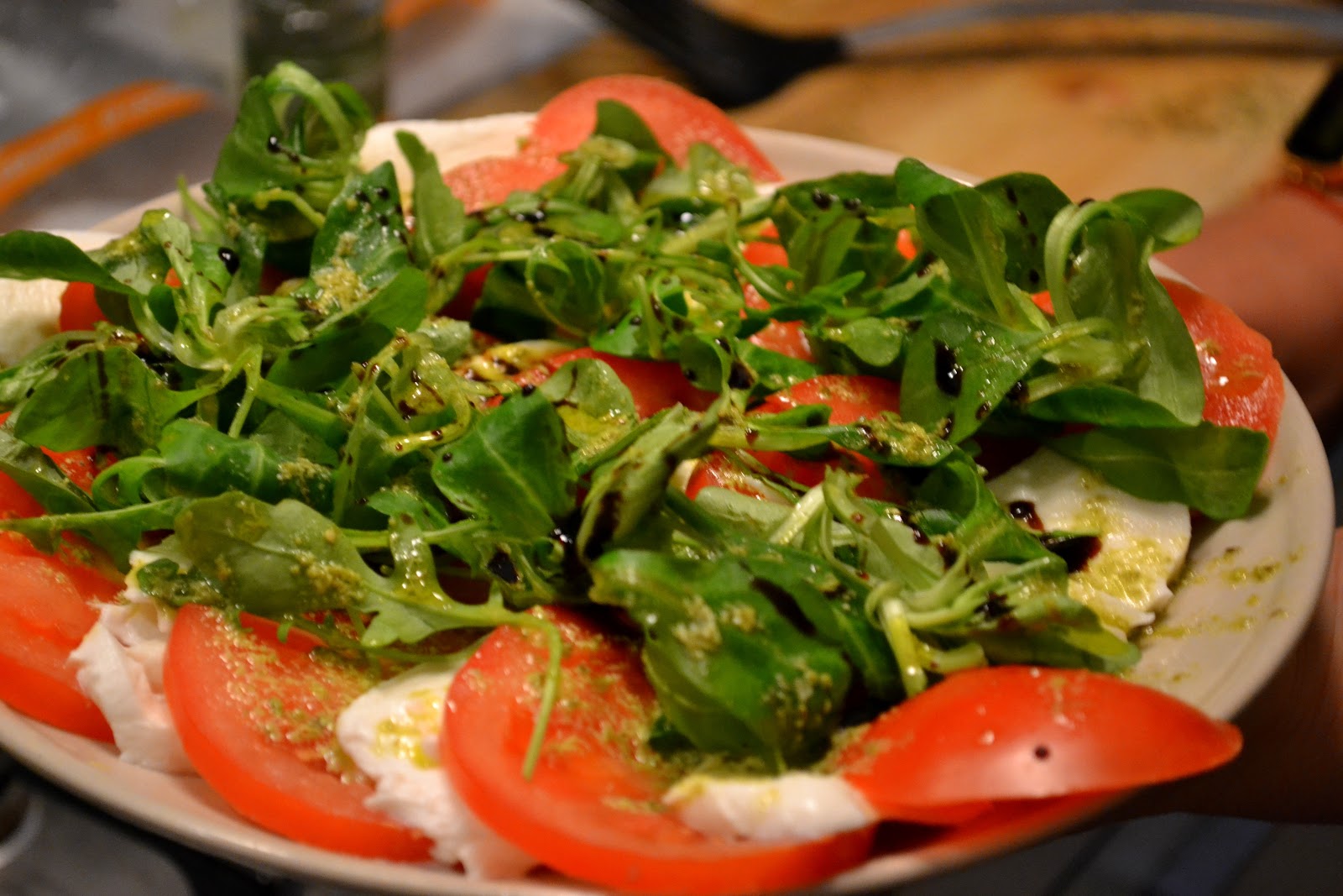 BarceloNenas on a budget: Seared Salmon with Caprese Salad