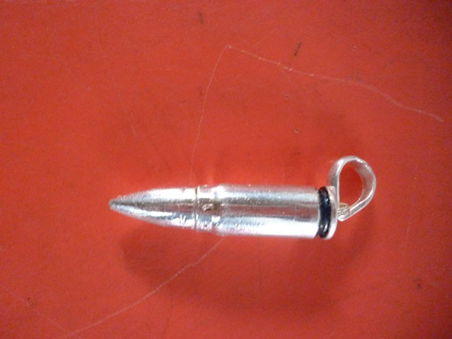 Một viên đạn sau khi xi bạc sẽ trông như bạc thật nhưng nó chỉ là cái viên đạn bằng đồng thôi