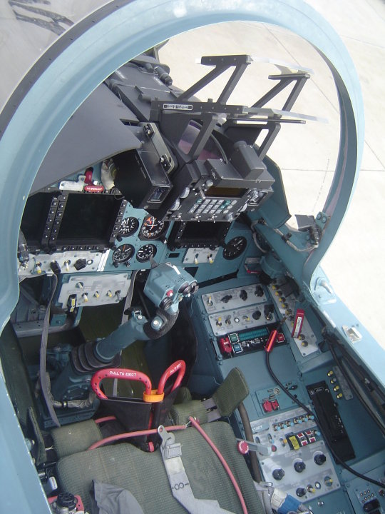 cockpitsu30.jpg