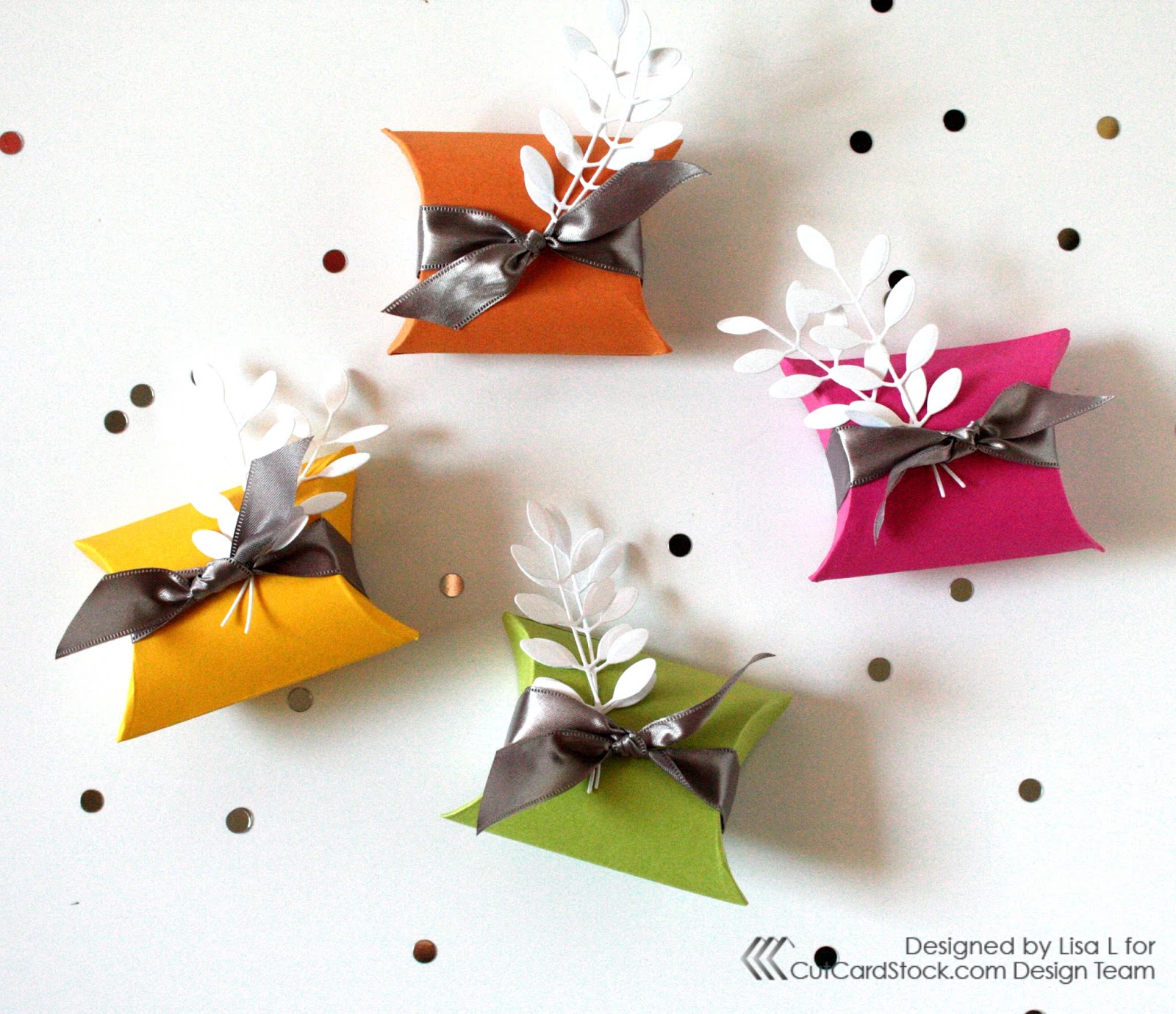 DIY Wedding Favor Pillow Boxes