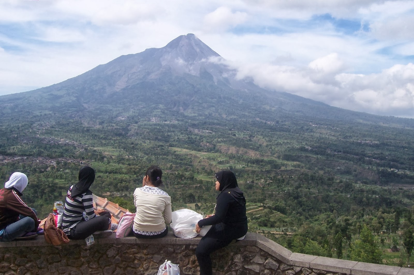 Ketep Pass Magelang: Menikmati Panorama Gunung Kembar - Maioloo.com
