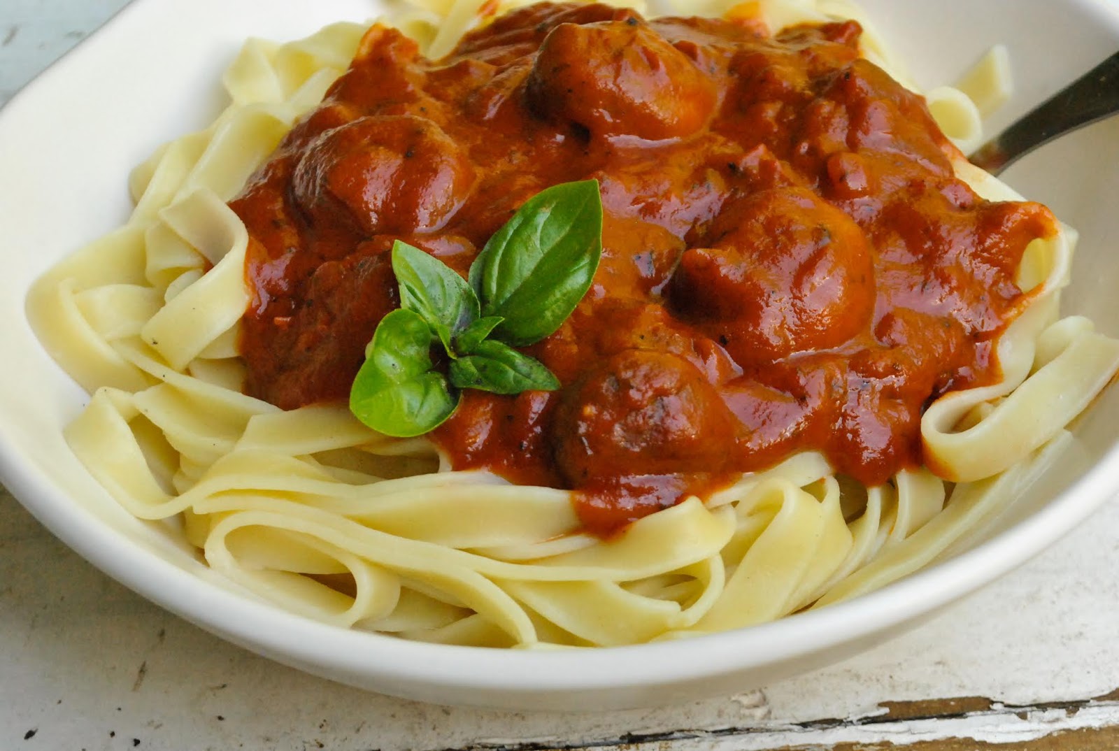 Marinara pasta sauce with whole mushrooms VeganSandra