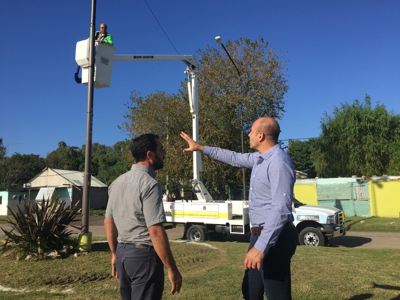 Alumbrado público con tecnología LED para mayor seguridad en Quilmes