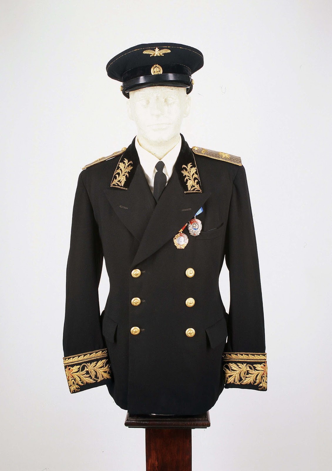 SOUTH AFRICAN DIPLOMATS REMEMBER South African diplomatic uniforms