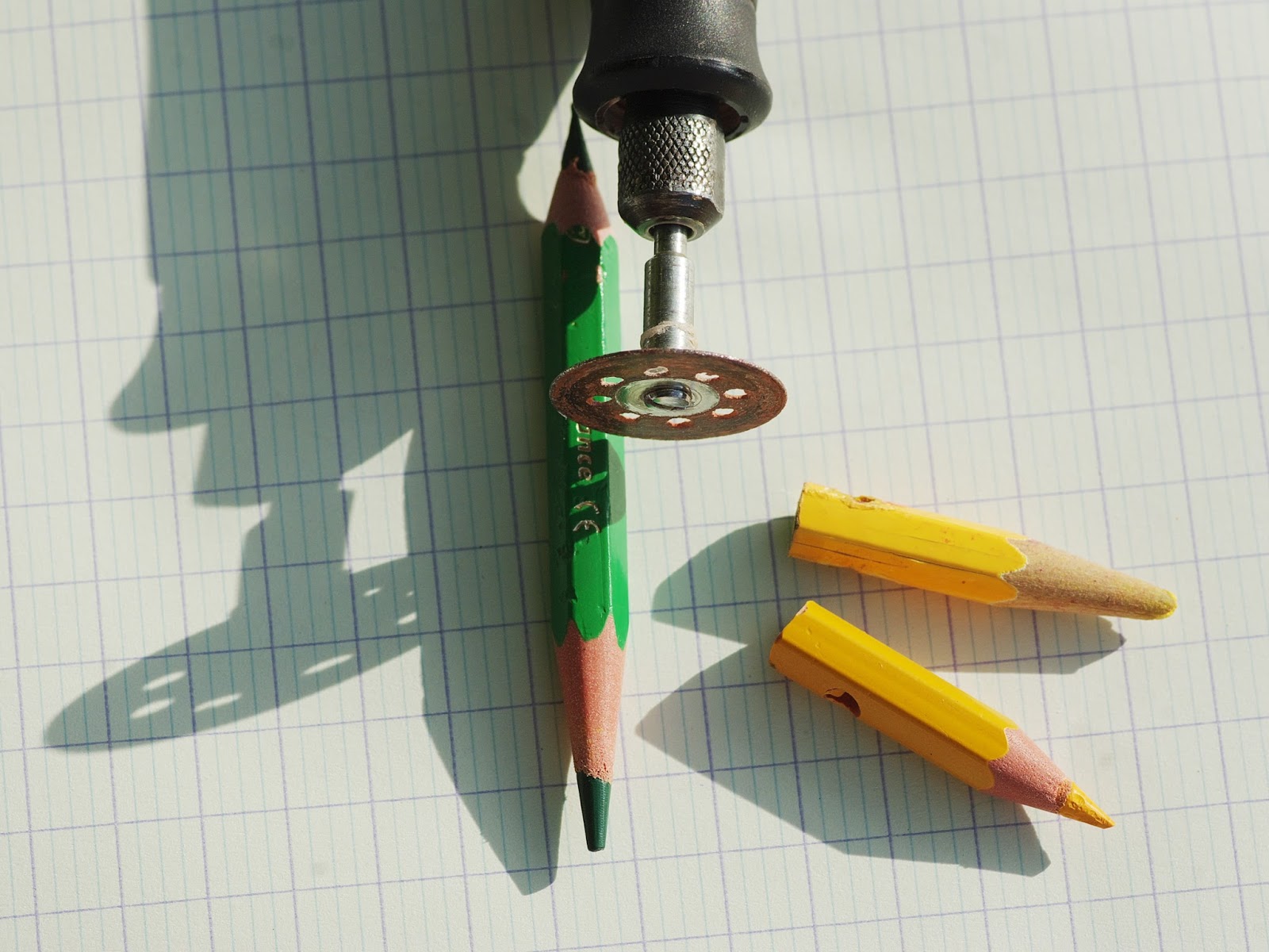 Le DIY de la rentrée une deuxième vie pour les vieux crayons de couleur (bijoux)