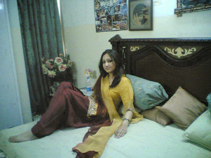 Pakistani And Indian Desi Hot Girls In Bedroom Pictures Beautiful