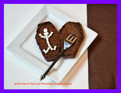 halloween-cake-suprise-inside-skeleton-coffin-free-tutorial-deborah-stauch halloween-cake-suprise-inside-skeleton-coffin-free-tutorial-deborah-stauch