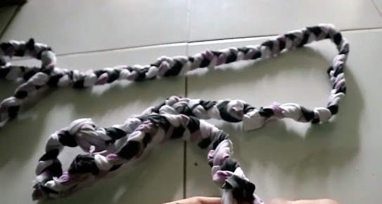 Kerajinan cara membuat Keset dari Baju, Kaos bekas dengan