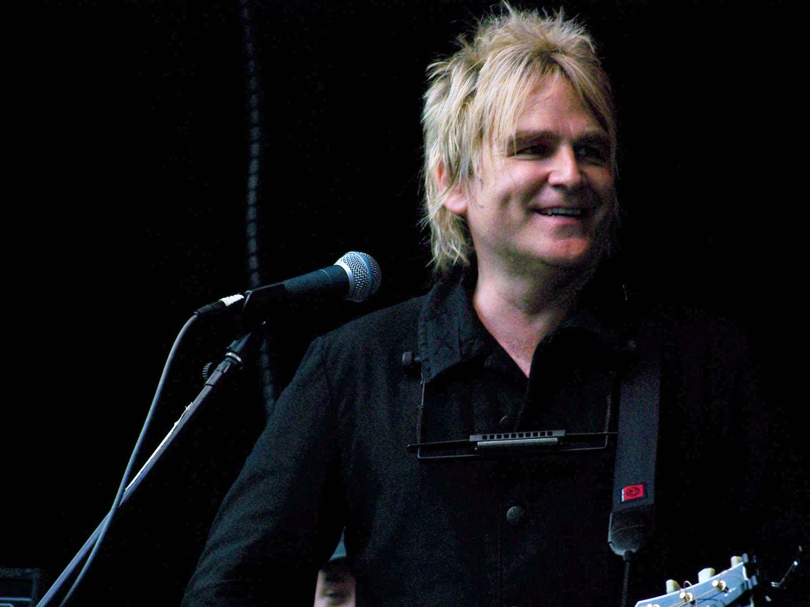 MUERE MIKE PETERS CANTANTE Y LÍDER DE THE ALARM Rockfile en línea: Feliz cumpleaños Mike Peters (video)