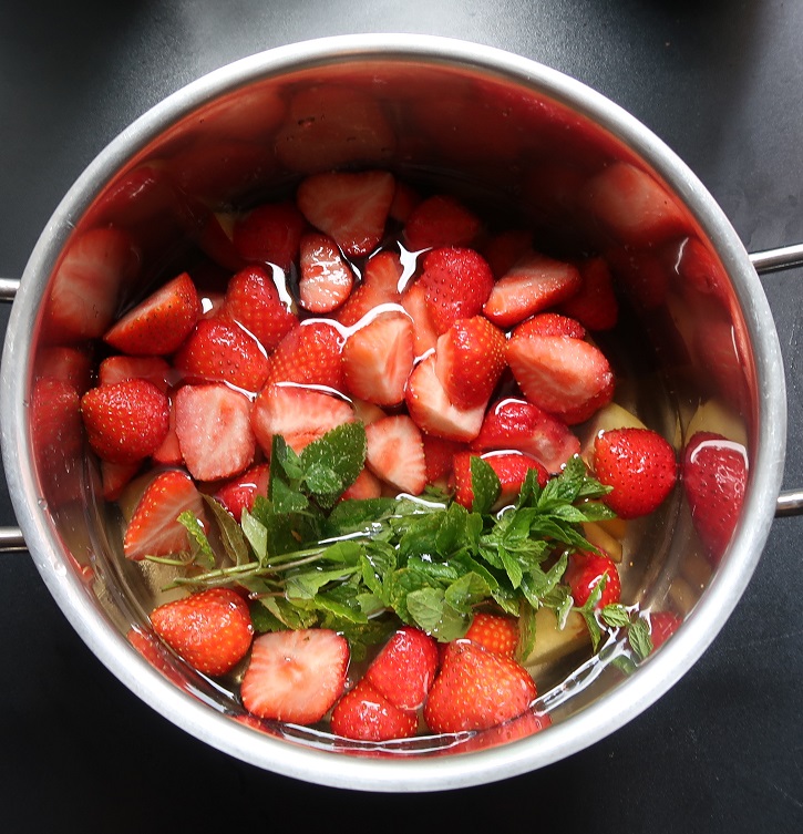 Food Meets Books: [Rezept] Erdbeer-Pfirsich-Bowle