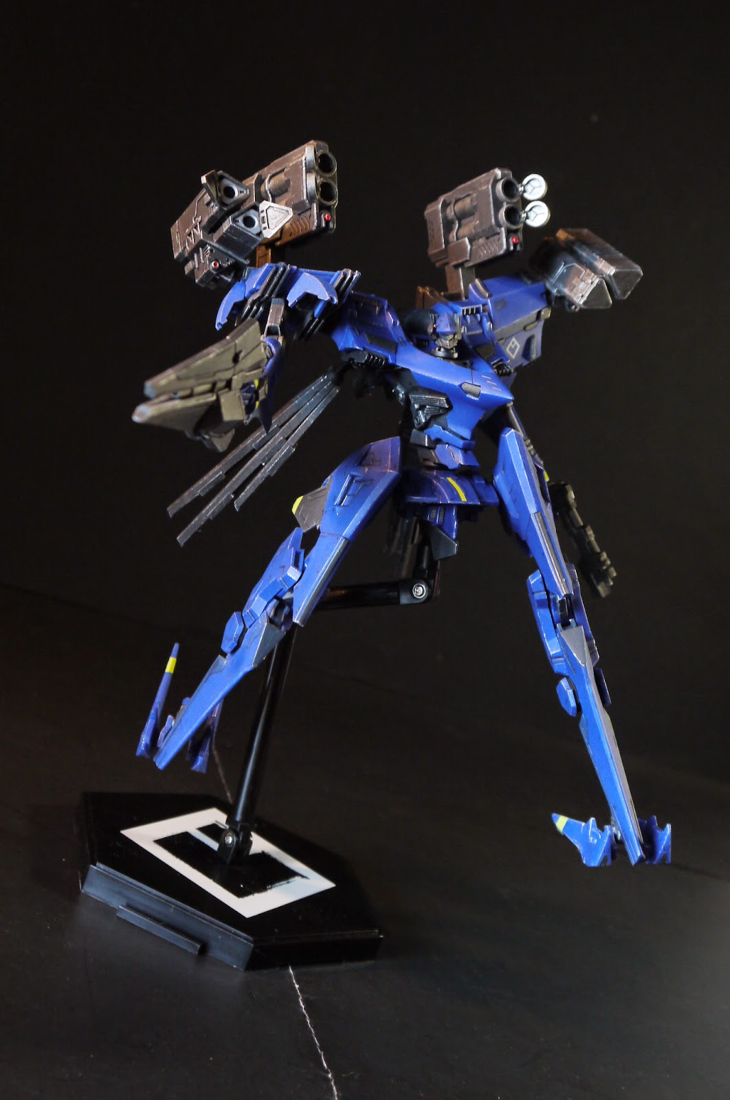 Mechs Without Skirts: Armored Core 1/72 Project Magnus by Kotobukiya