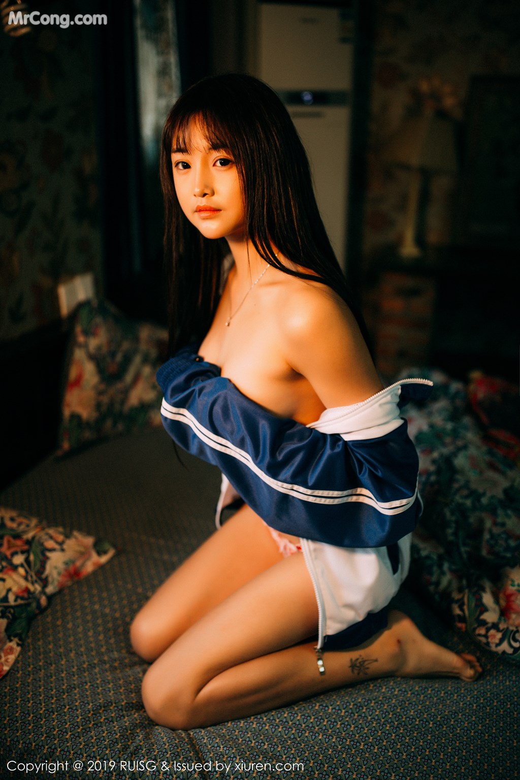 RuiSG Vol.069: 圆圆 Daphne (51 pictures)