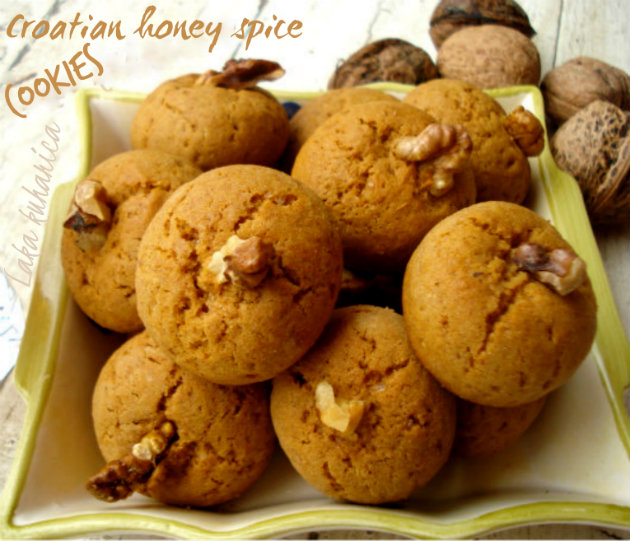 Croatian honey spice cookies - medenjaci by Laka kuharica: traditional Croatian cookies with spices and honey.