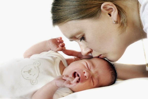 4نصائح لتهدئة طفلك الرضيع عندما يبكي