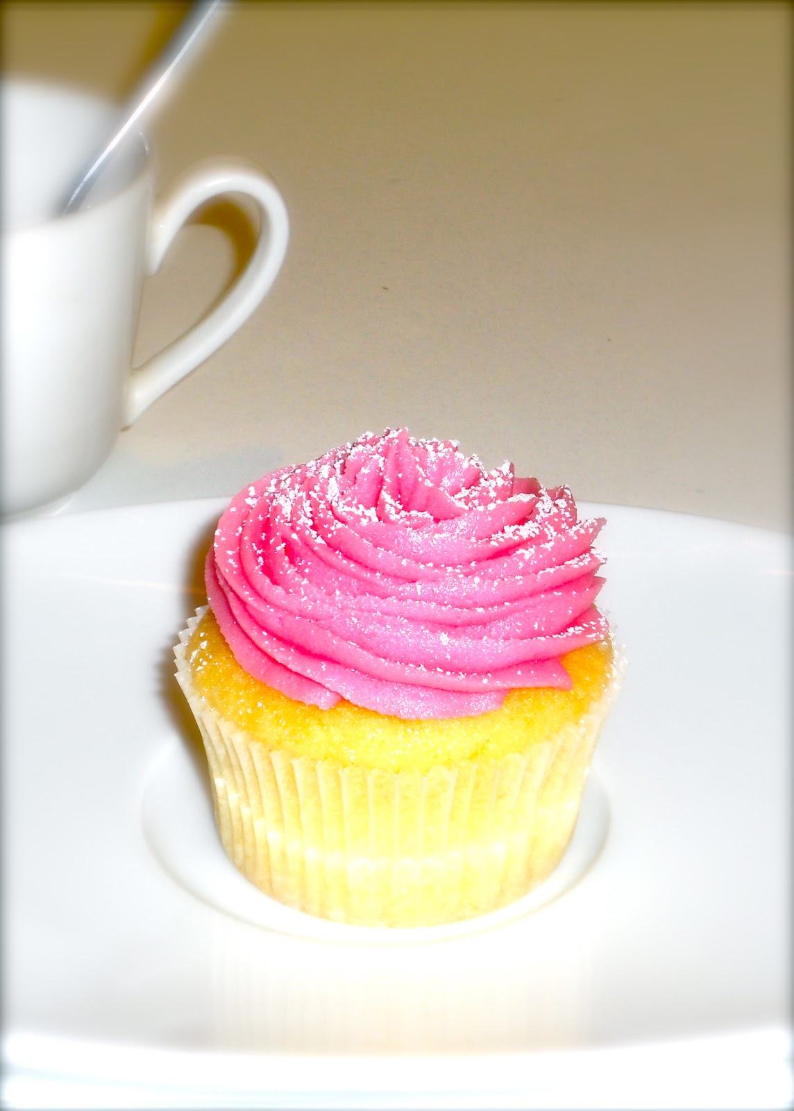 Cakes and Cupcakes: Vanilla Cupcakes