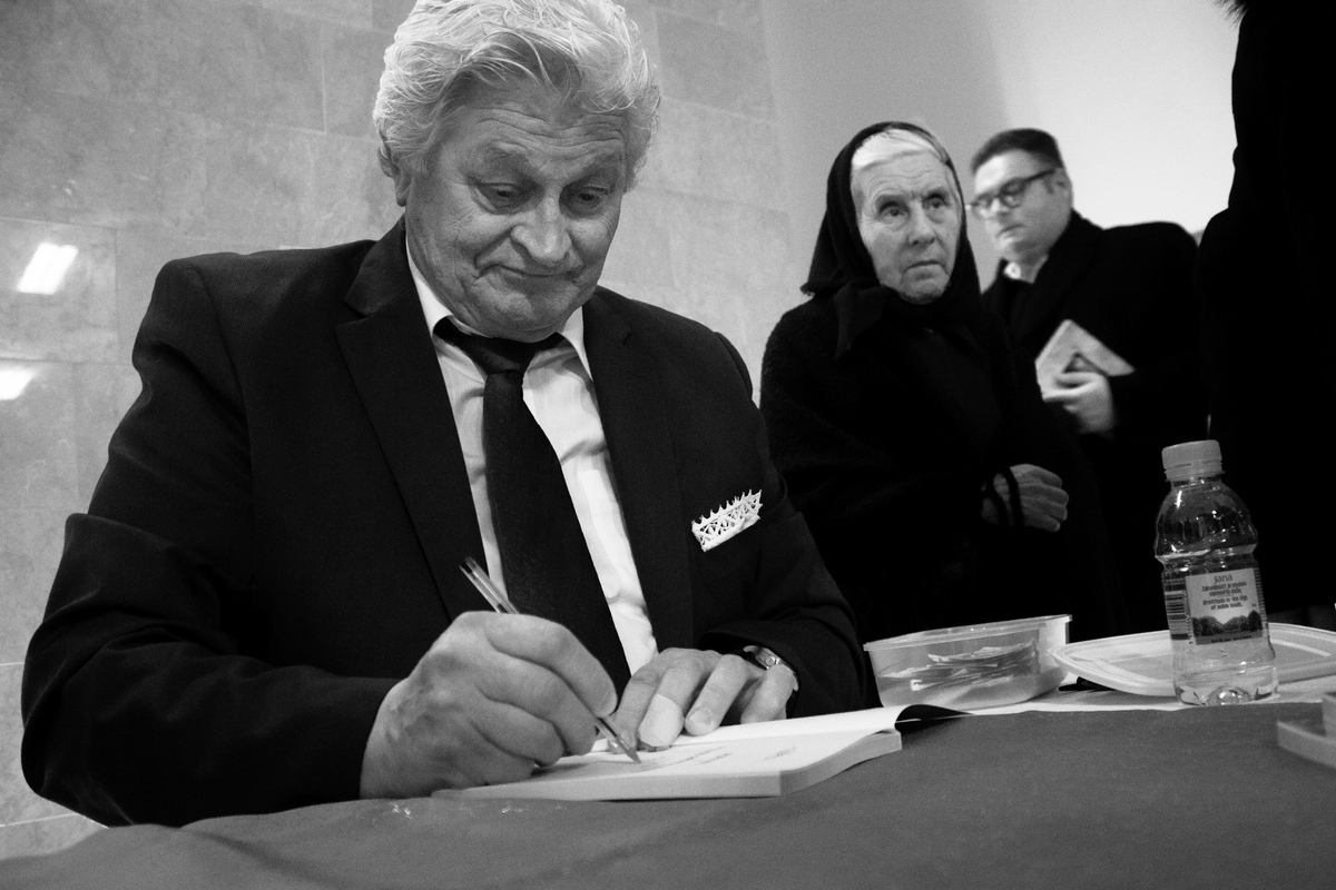 Potpisivanje i druženje s pismom