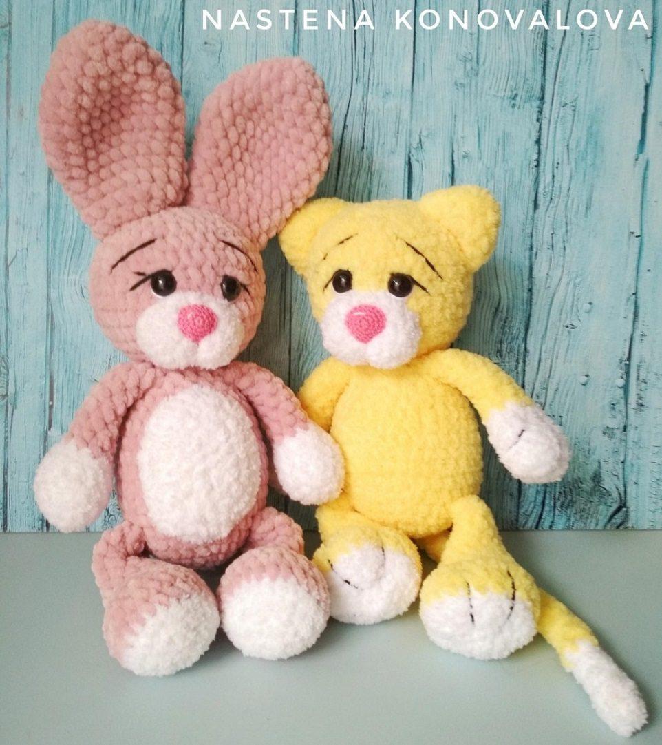 Вязаные игрушки кот и заяц