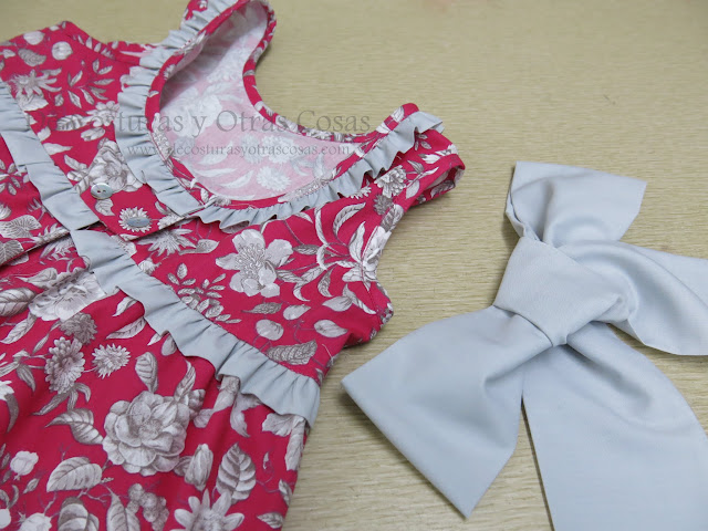 vestido para niña con gran lazo en la espalda