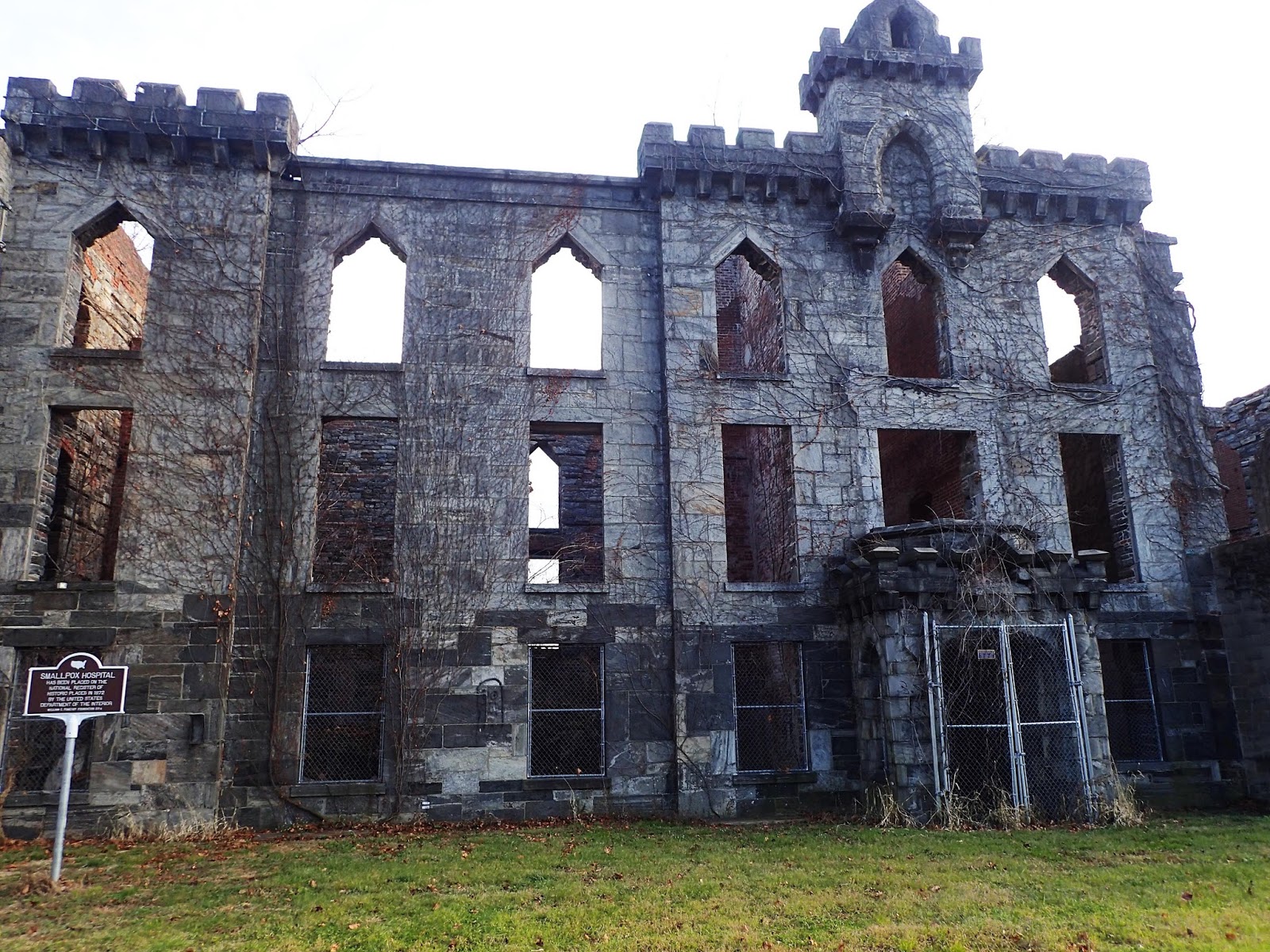 Big Apple Secrets Roosvelt Island smallpox hospital ruins